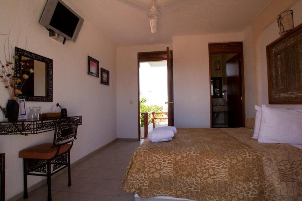 Hotel Villas Xaiba ปูแอร์โตเอสกอนดิโด ภายนอก รูปภาพ