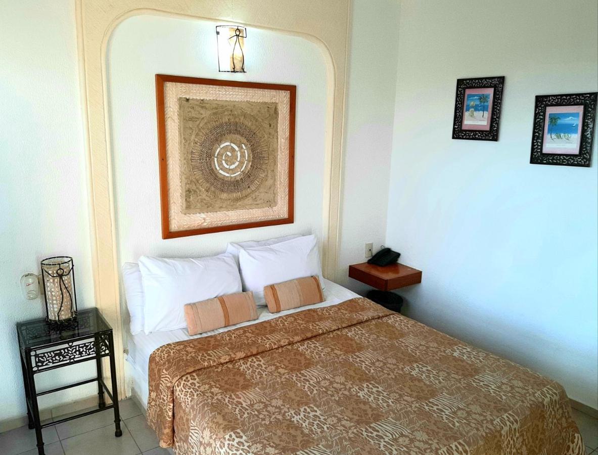 Hotel Villas Xaiba ปูแอร์โตเอสกอนดิโด ภายนอก รูปภาพ